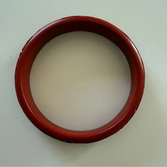Red Cinnabar Bangle- Vintage- Carved - Picture 5 of 15